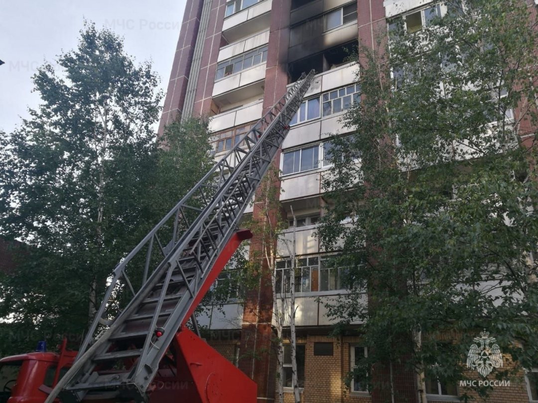 В Тынде огнеборцы ликвидировали пожар в квартире многоквартирного жилого дома