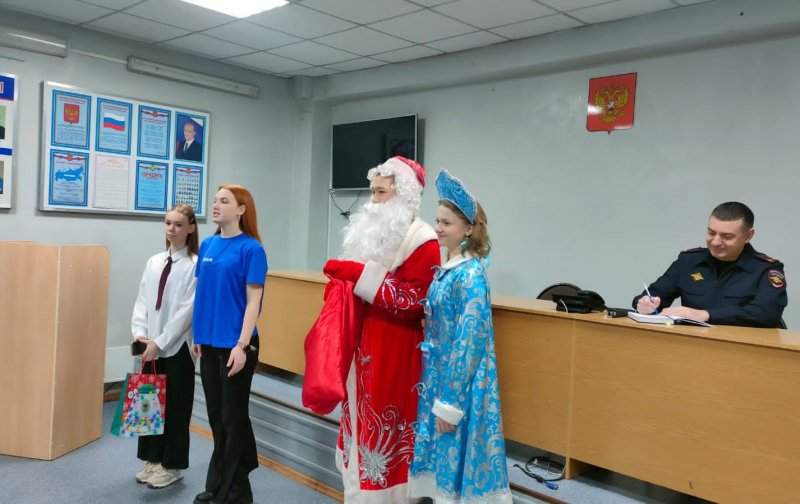 Тындинские школьники поблагодарили полицейских за работу в период новогодних и рождественских праздников
