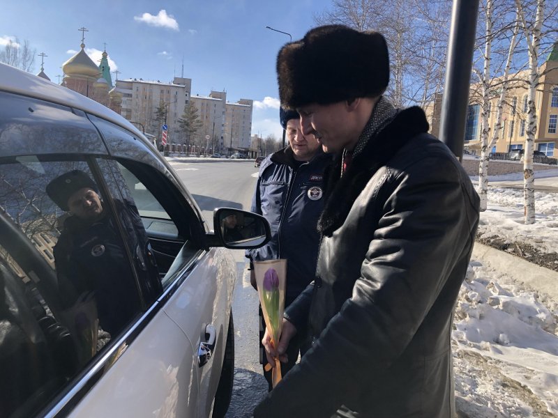 Цветы для автоледи — УМВД России по Амурской области